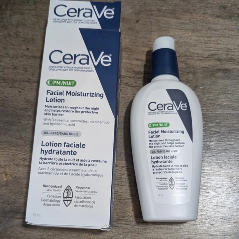 rave PM Facial Moisturizing Lotion - White and Blue